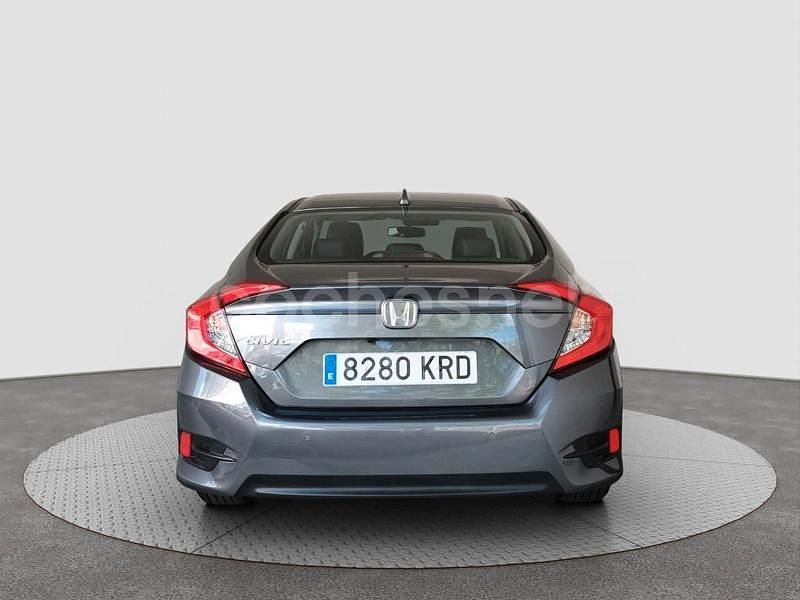 Usado Honda Civic Executive 120 CV (88 kW) 2018 Gris / plata Berlina