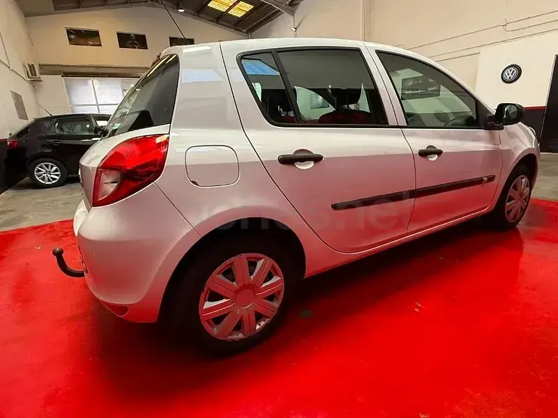 Usado Renault Clio II Authentique 75 CV (55 kW) 2010 Blanco Berlina