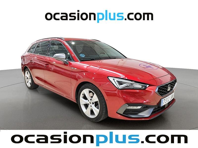 Usado Seat Leon FR 150 CV (110 kW) 2021 Rojo Monovolumen