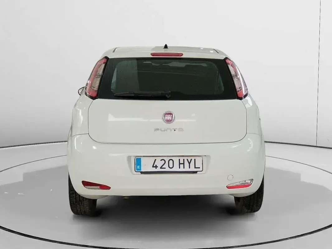 Usado Fiat Punto Pop 75 CV (55 kW) 2014 Blanco Utilitario