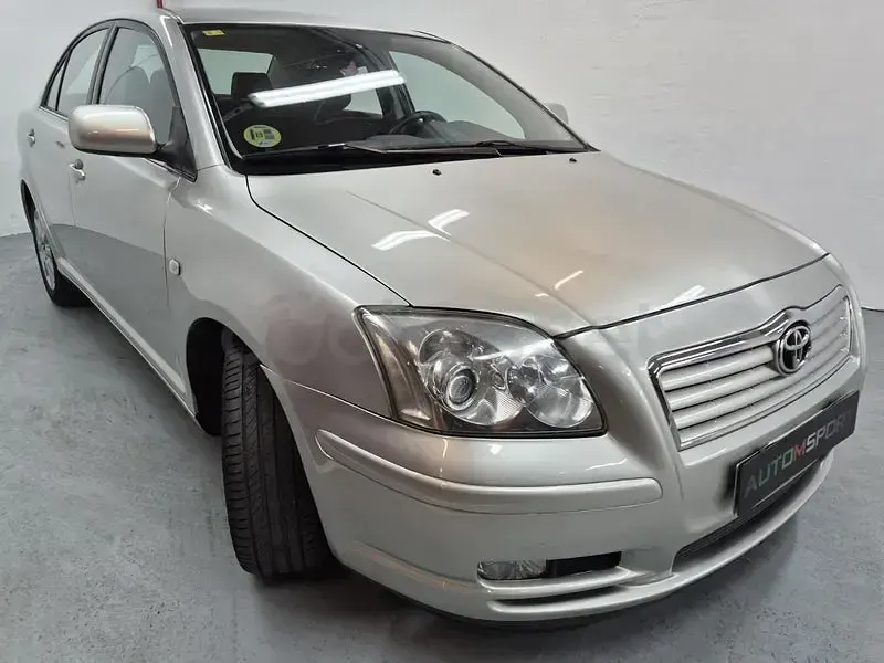 Usado Toyota Avensis Sol 116 CV (85 kW) 2003 Beige Berlina