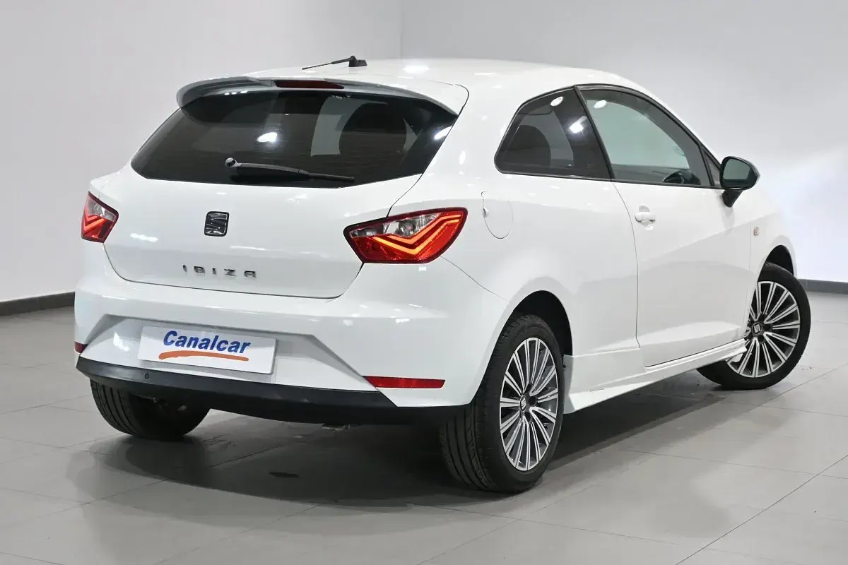 Usado Seat Ibiza CONNECT 95 CV (69 kW) 2015 Blanco Utilitario