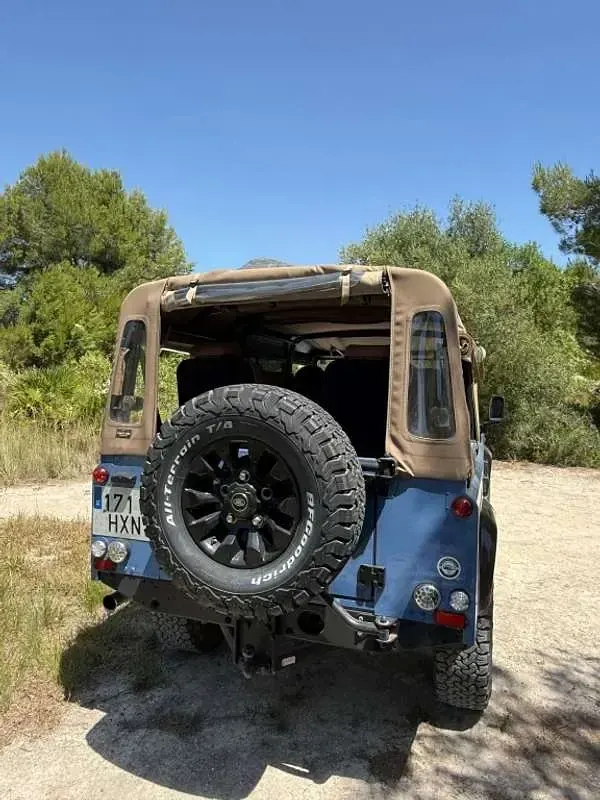 Usado Land Rover Defender SE 122 CV (89 kW) 2014 Azul Familiar