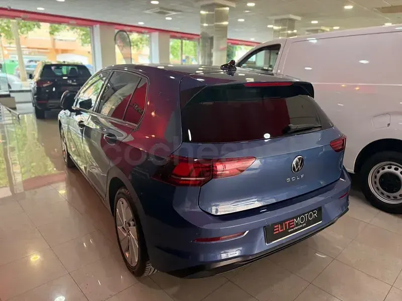 Usado VW Golf VIII 115 CV (84 kW) 2025 Azul Berlina