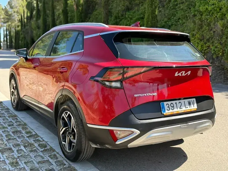 Usado Kia Sportage 150 CV (110 kW) 2022 Granate SUV