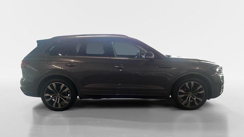 Usado VW Touareg R-line 286 CV (210 kW) 2022 Gris / plata SUV