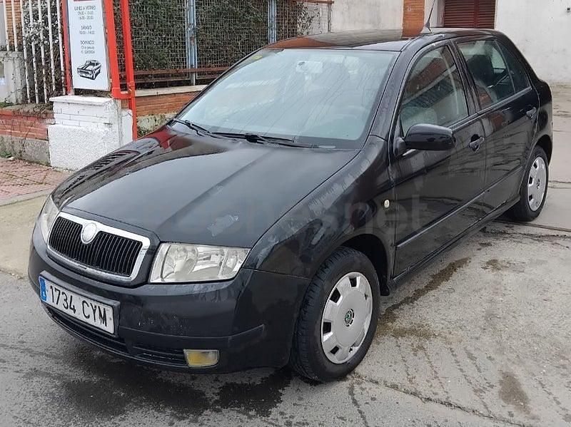 Usado Skoda Fabia Fresh 75 CV (55 kW) 2004 Negro Berlina
