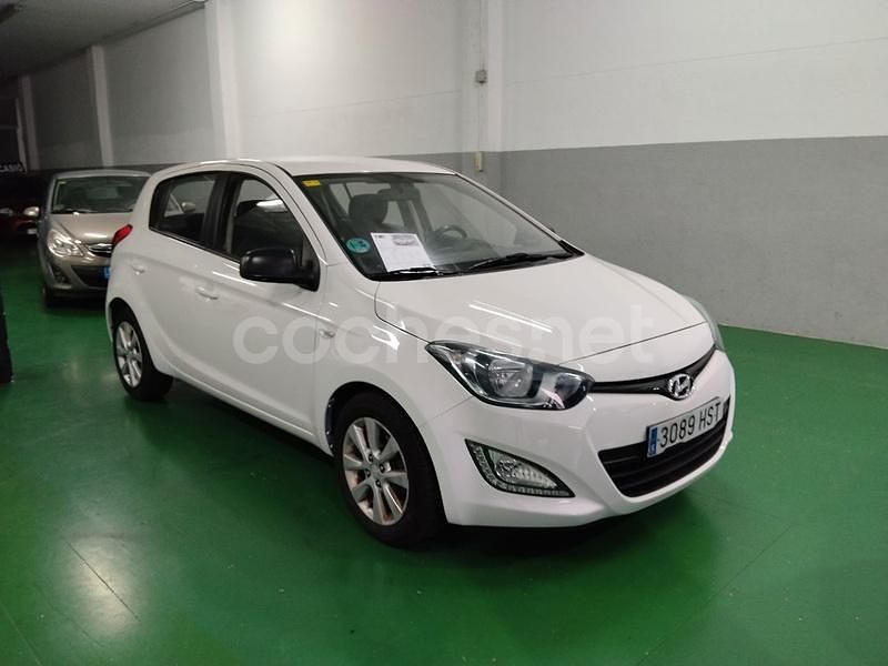 Blanco Usado 2013 Hyundai i20 Berlina | 7790 € (Un poco caro) - Imagen 1/4