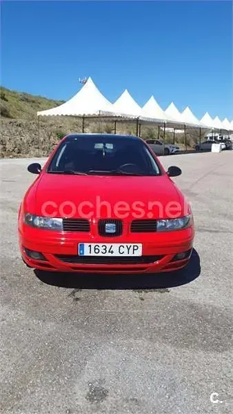 Usado Seat Leon Sport 130 CV (95 kW) 2004 Rojo Utilitario