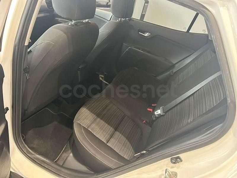 Usado Kia Stonic 110 CV (80 kW) 2018 Blanco SUV