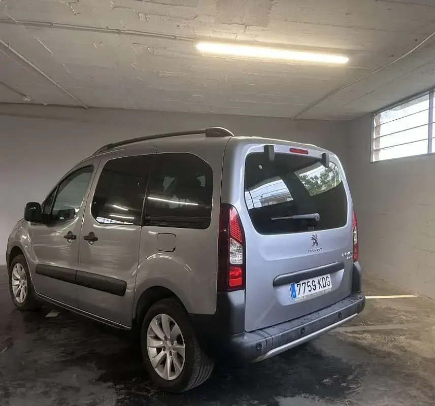 Usado Peugeot TePee Active 99 CV (72 kW) 2017 Gris Van