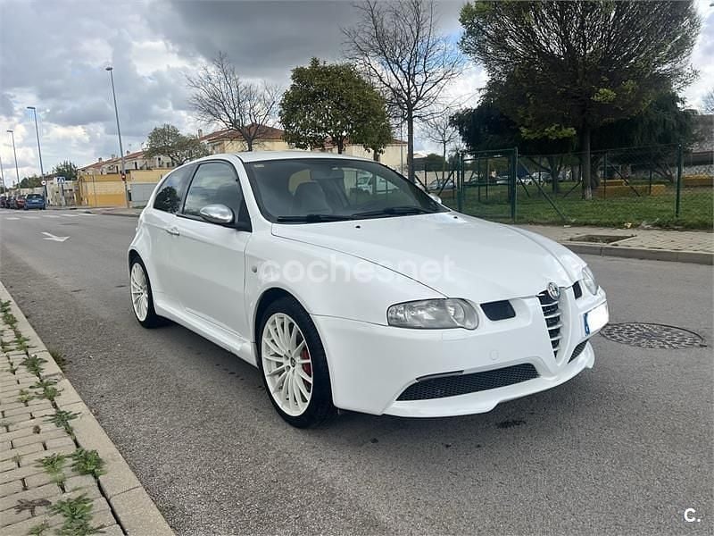 Usado Alfa Romeo 147 GTA 250 CV (183 kW) 2004 Blanco Utilitario