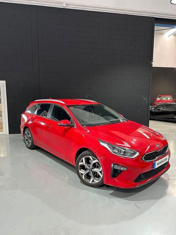 Usado Kia Ceed 120 CV (88 kW) 2019 Rojo Utilitario