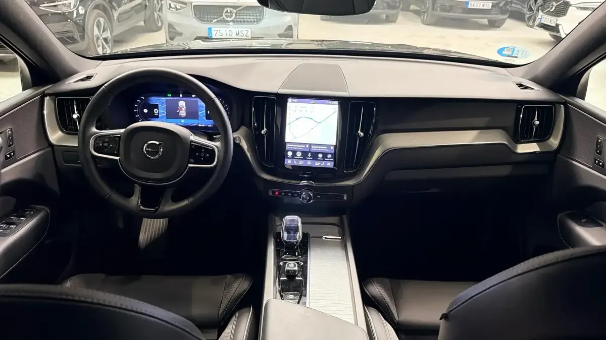 Usado Volvo XC60 Plus 250 CV (183 kW) 2025 SUV