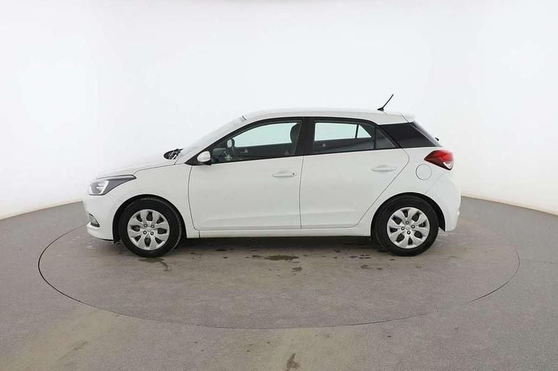 Blanco Usado 2016 Hyundai i20 Utilitario | 8399 € (Precio justo) - Imagen 1/4