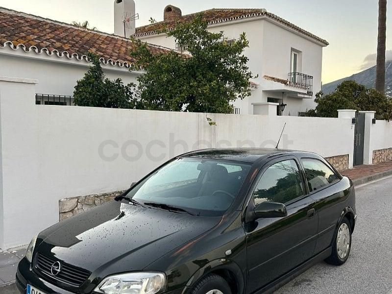 Usado Opel Astra Edition 100 CV (73 kW) 2004 Verde Berlina
