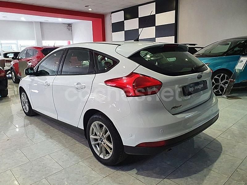 Usado Ford Focus Sport 120 CV (88 kW) 2015 Blanco Berlina