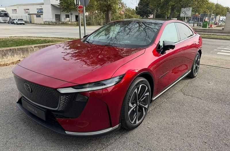 Rojo Nuevo 2025 Mazda 6e Takumi-Line Berlina | 40.200 € - Imagen 1/4