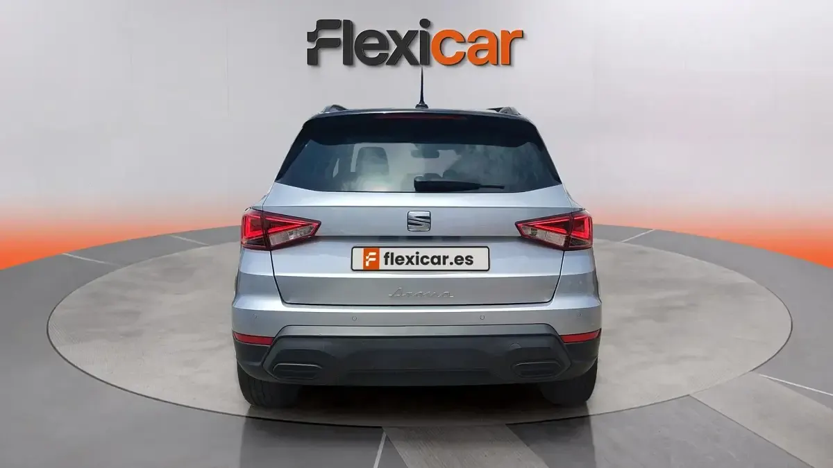 Usado Seat Arona Style 110 CV (80 kW) 2023 Blanco SUV
