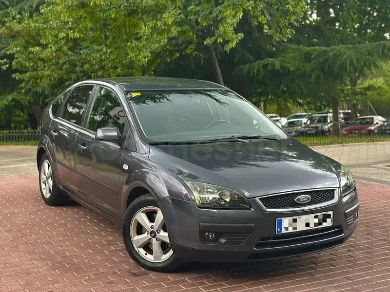 Usado Ford Focus Sport 145 CV (106 kW) 2005 Gris / plata Berlina