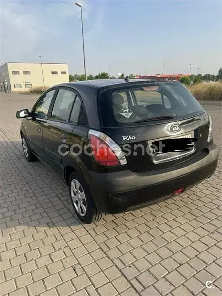 Usado Kia Rio EX 97 CV (71 kW) 2005 Negro Berlina