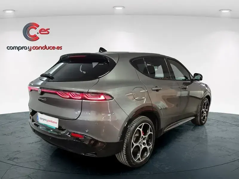 Usado Alfa Romeo Tonale 130 CV (95 kW) 2024 Gris / plata SUV