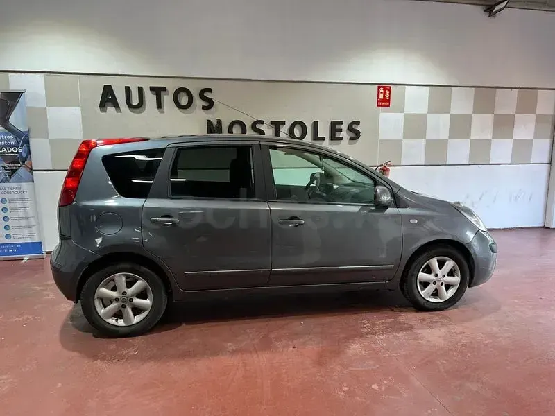 Usado Nissan Note Visia 88 CV (64 kW) 2006 Gris / plata Utilitario