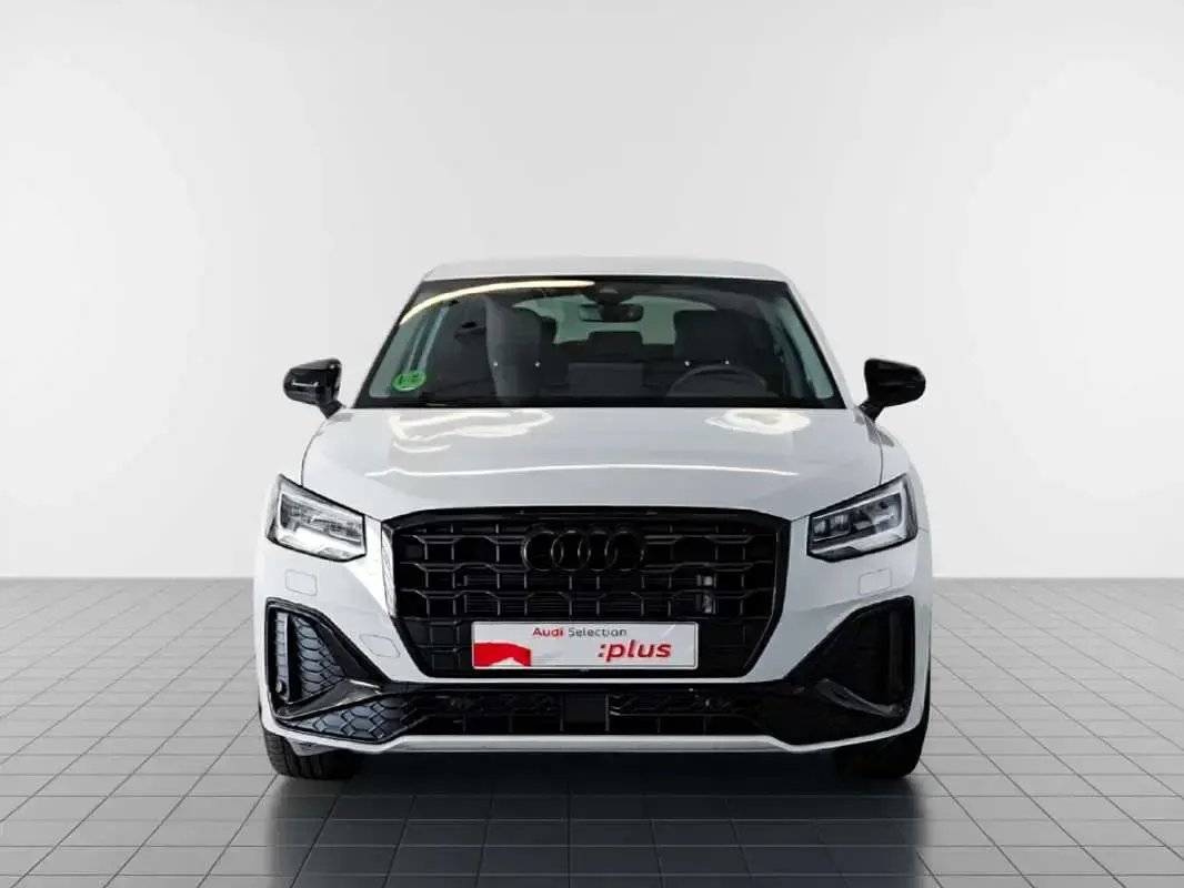 Usado Audi Q2 Black Edition 150 CV (110 kW) 2025 Blanco SUV