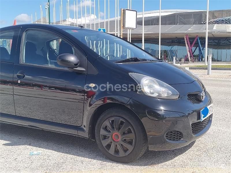 Negro Usado 2010 Toyota Aygo Utilitario | 5200 € (Precio justo) - Imagen 1/4