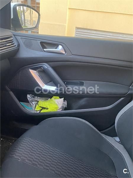 Usado Peugeot 308 Active 110 CV (80 kW) 2015 Blanco Berlina