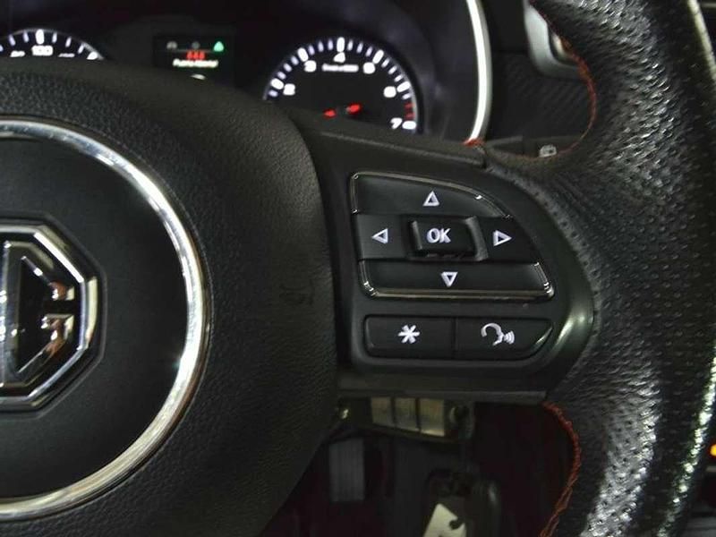 Usado MG ZS Comfort 107 CV (78 kW) 2022 Azul Berlina