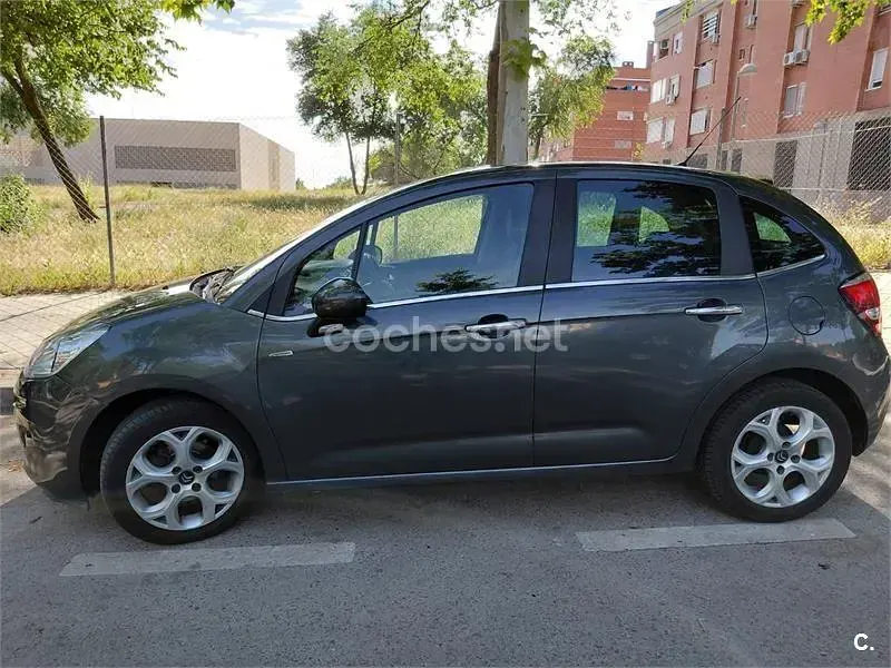 Usado Citroën C3 Feel 82 CV (60 kW) 2016 Gris / plata Berlina