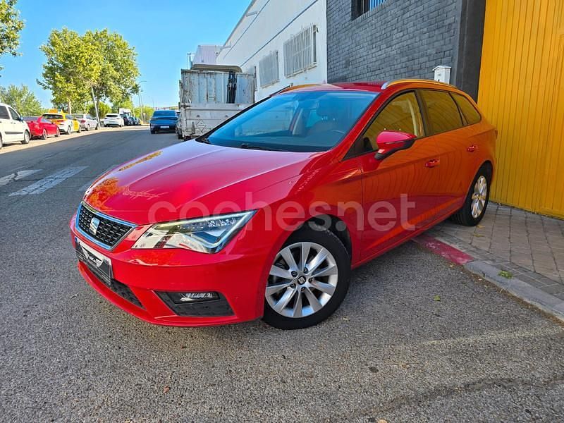 Usado Seat Leon Style 115 CV (84 kW) 2017 Rojo Familiar