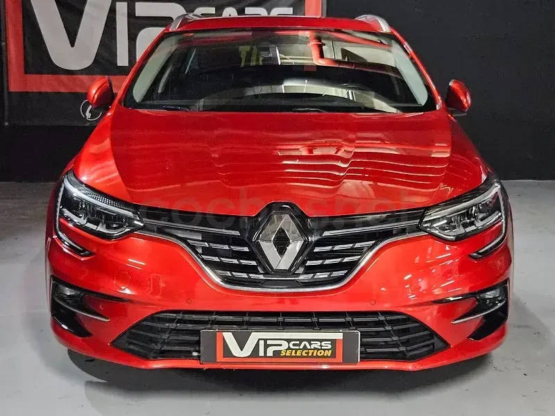 Usado Renault Mégane GrandTour Intens 115 CV (84 kW) 2021 Granate Familiar