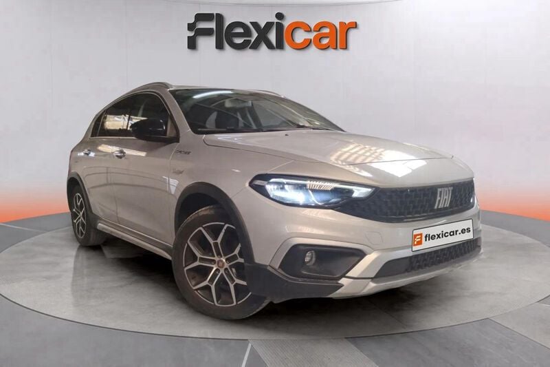 Gris Usado 2022 Fiat Tipo Cross Berlina | 13.490 € (Precio justo) - Imagen 1/4