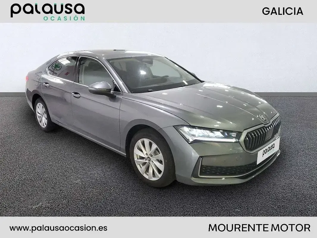 Usado Skoda Superb Selection 204 CV (150 kW) 2025 Gris Berlina