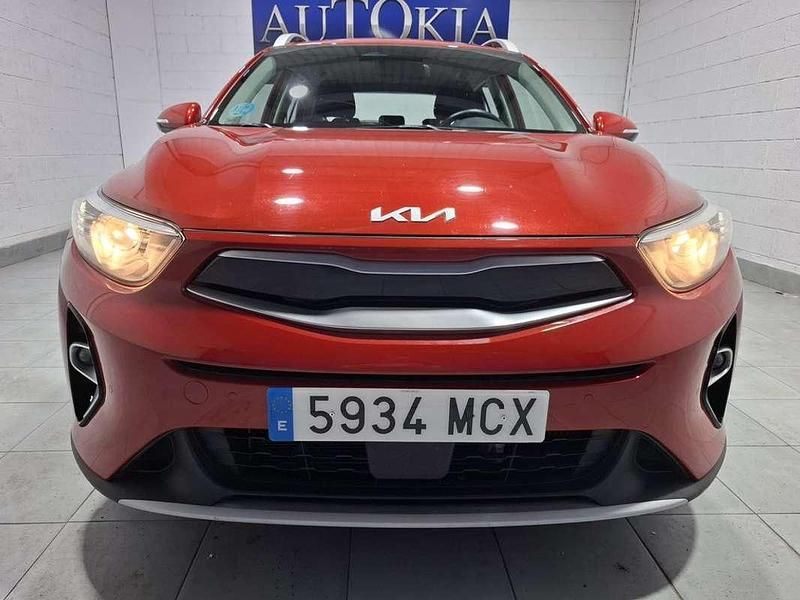 Usado Kia Stonic 101 CV (74 kW) 2022 Rojo SUV