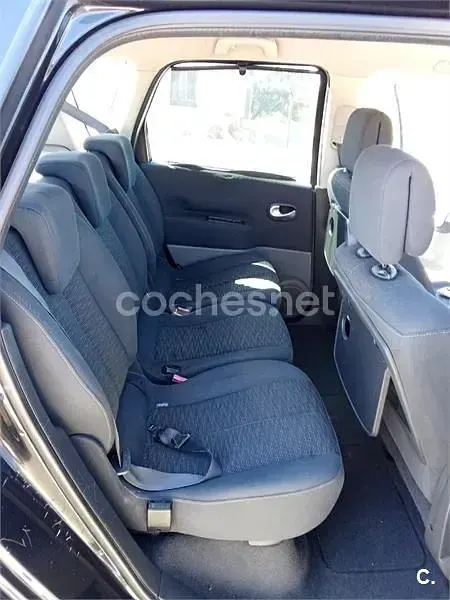 Usado Renault Scénic Dynamique 105 CV (77 kW) 2008 Gris / plata Monovolumen