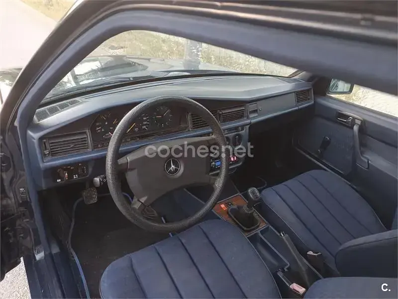 Usado Mercedes 190 126 CV (92 kW) 1990 Azul Berlina