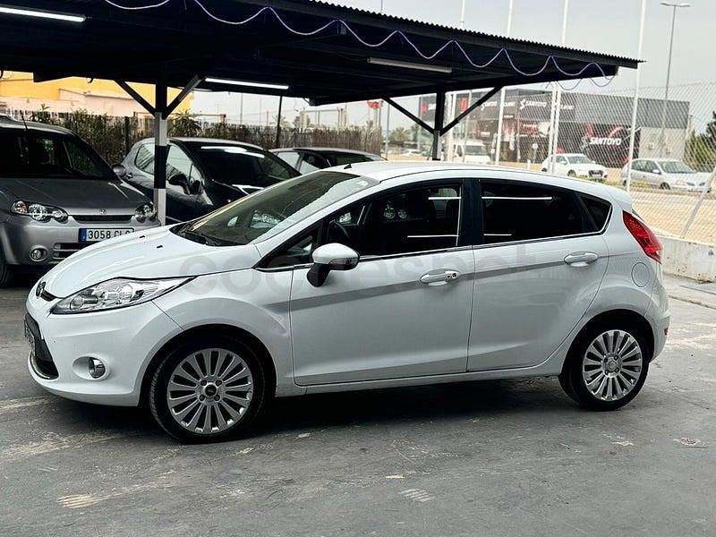 Usado Ford Fiesta Titanium 96 CV (70 kW) 2011 Blanco Utilitario