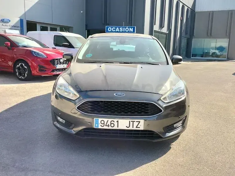 Usado Ford Focus Trend 120 CV (88 kW) 2016 Gris / plata Familiar