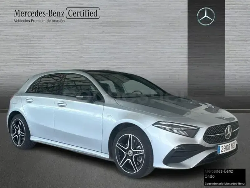Usado Mercedes A250 218 CV (160 kW) 2025 Gris / plata Berlina