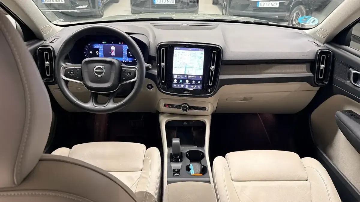 Usado Volvo XC40 Core 163 CV (119 kW) 2022 SUV