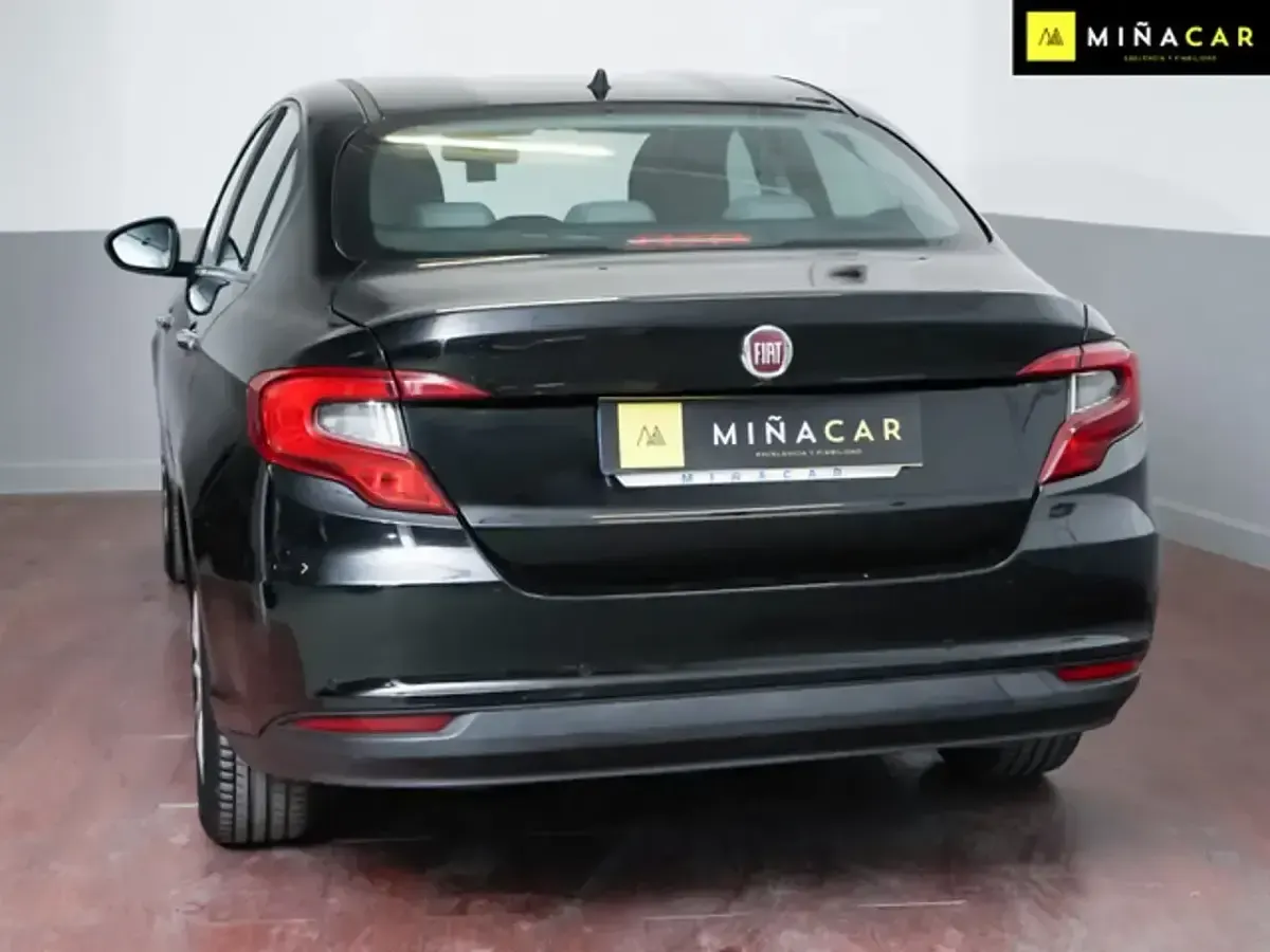 Usado Fiat Tipo Easy 120 CV (88 kW) 2018 Negro Berlina