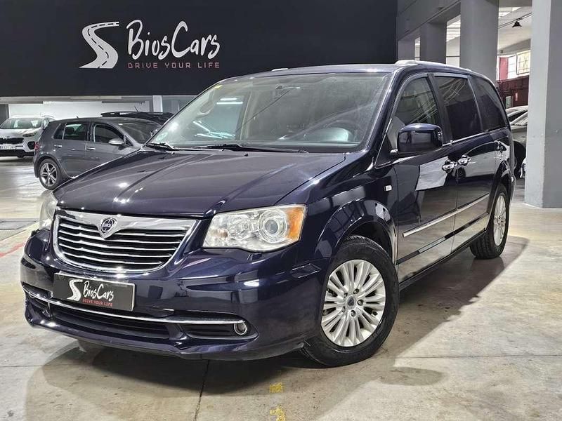 Azul Usado 2013 Lancia Voyager Platinum Monovolumen | 12.999 € (Precio justo) - Imagen 1/4