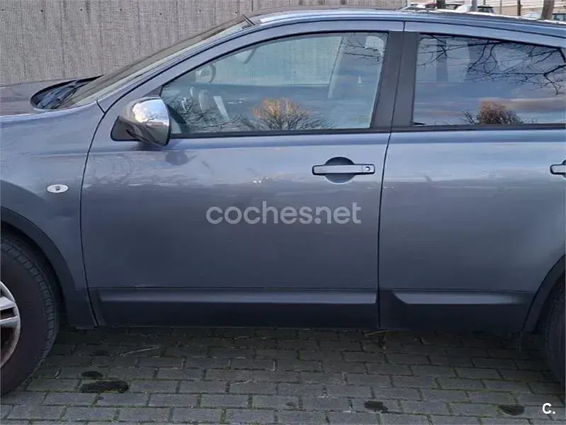 Usado Nissan Qashqai Acenta 106 CV (77 kW) 2010 Gris / plata SUV