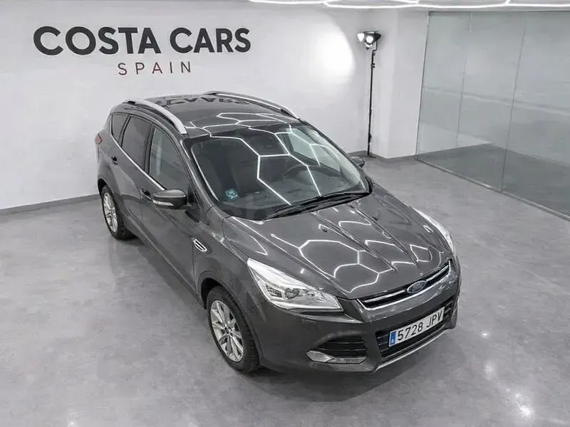 Usado Ford Kuga Titanium 120 CV (88 kW) 2016 Gris / plata SUV