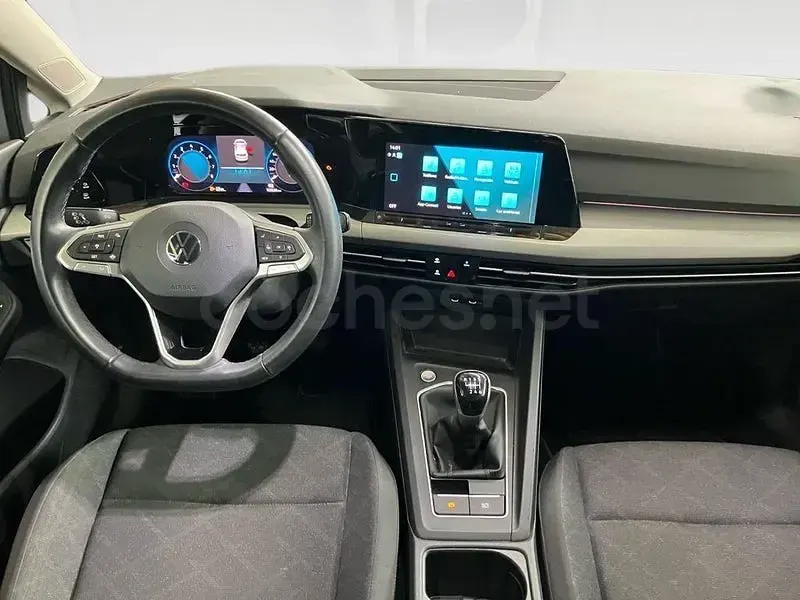 Usado VW Golf VIII 115 CV (84 kW) 2021 Gris / plata Berlina