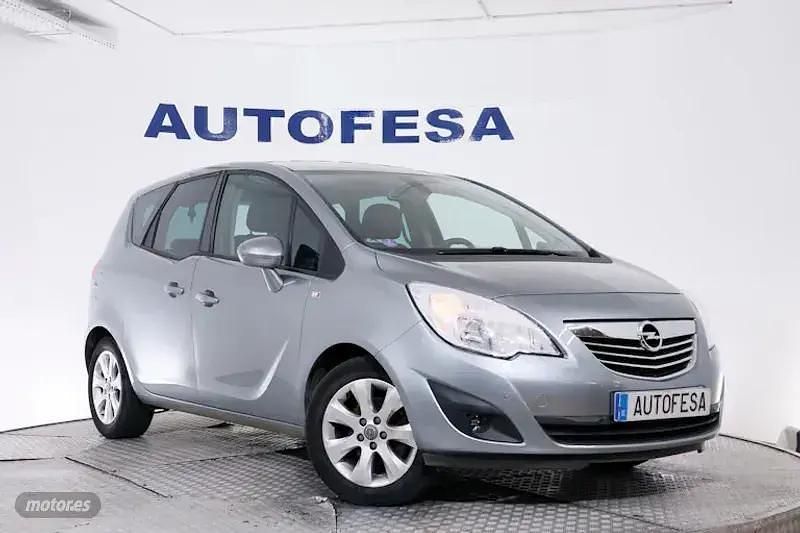 Usado Opel Meriva Cosmo 120 CV (88 kW) 2013 Plateado Monovolumen