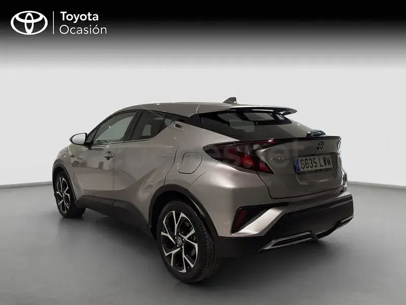 Usado Toyota C-HR Advance 184 CV (135 kW) 2022 Gris / plata SUV